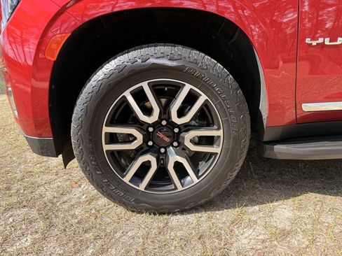 Used 2021 GMC Yukon XL SLT w/ SLT Luxury Plus Package image 12