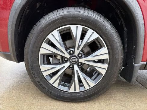 Used 2023 Nissan Rogue SV AWD/4WD image 12