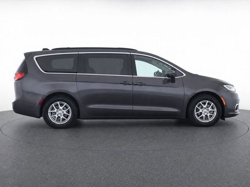 Used 2022 Chrysler Pacifica Touring-L FWD image 4