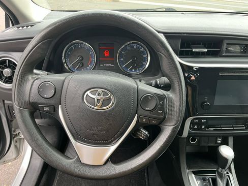 Used 2019 Toyota Corolla LE image 11