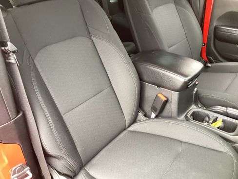 Used 2019 Jeep Wrangler Sport AWD/4WD image 17