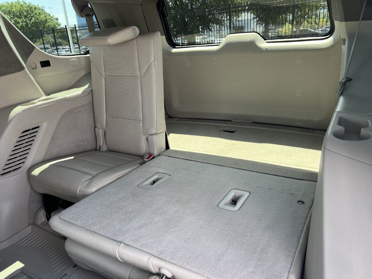 Used 2021 Cadillac Escalade Premium Luxury Platinum AWD/4WD image 11