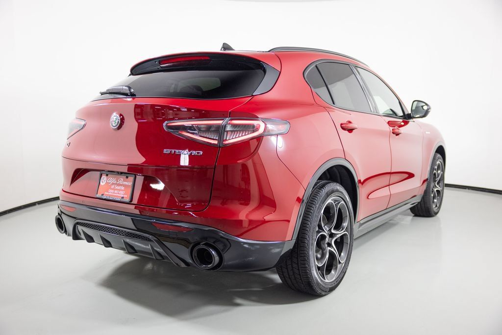 New 2026 Alfa Romeo Stelvio Sprint AWD/4WD image 2