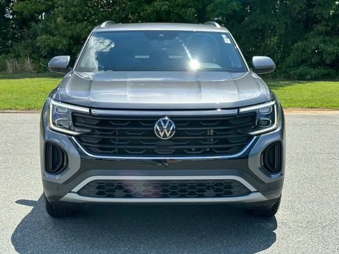 Used 2024 Volkswagen Atlas Cross Sport SE w/ Panoramic Sunroof Package FWD image 11