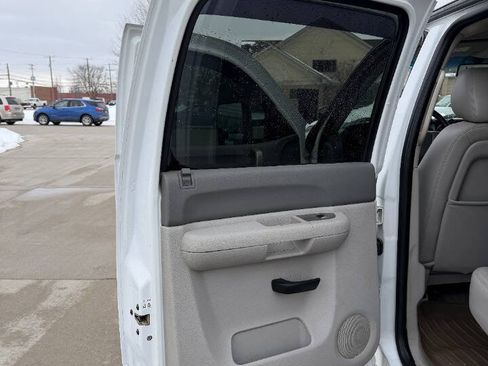 Used 2014 Chevrolet Silverado 3500 LT image 24