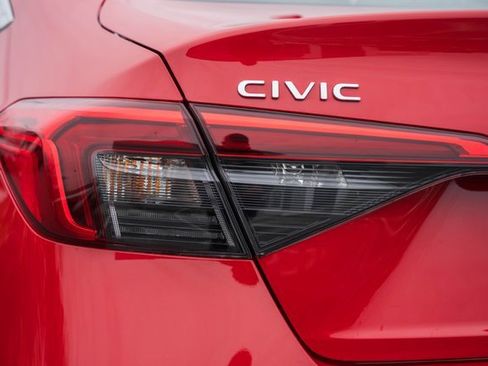 Used 2022 Honda Civic Touring image 7