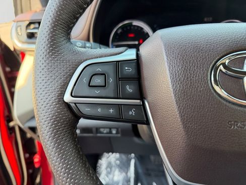 Used 2024 Toyota Sienna Platinum image 21