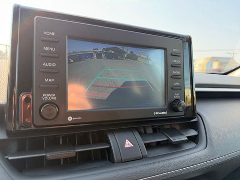 Used 2021 Toyota RAV4 XLE AWD/4WD image 17