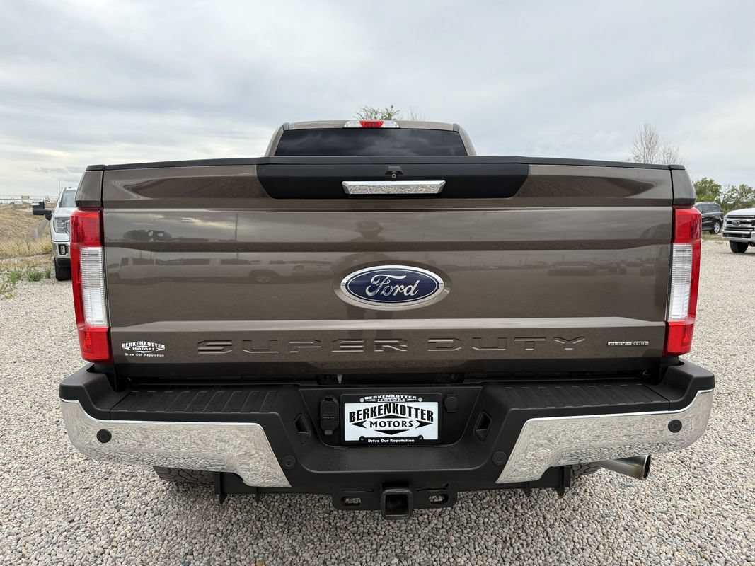Used 2017 Ford F250 XLT w/ XLT Premium Package AWD/4WD image 9