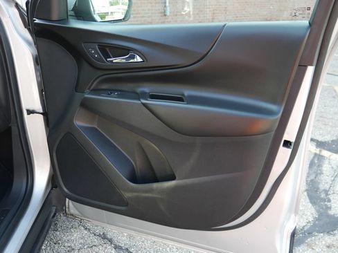 Used 2020 Chevrolet Equinox LT w/ Driver Convenience Package FWD image 11