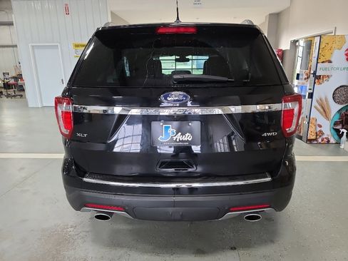 Used 2018 Ford Explorer XLT w/ Equipment Group 202A image 6