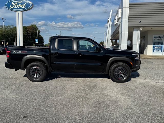 Used 2026 Nissan Frontier PRO-4X AWD/4WD image 2