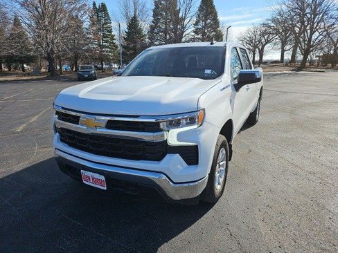 Used 2025 Chevrolet Silverado 1500 LT image 2