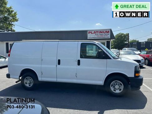 Used 2018 Chevrolet Express 2500 RWD image 2