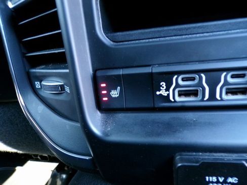 Used 2020 RAM 3500 Limited image 11