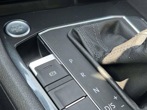 Used 2019 Volkswagen Tiguan SE image 26