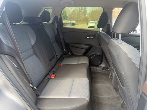 Used 2023 Nissan Rogue SV image 31