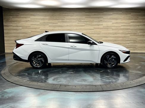 Used 2025 Hyundai Elantra SEL FWD image 17