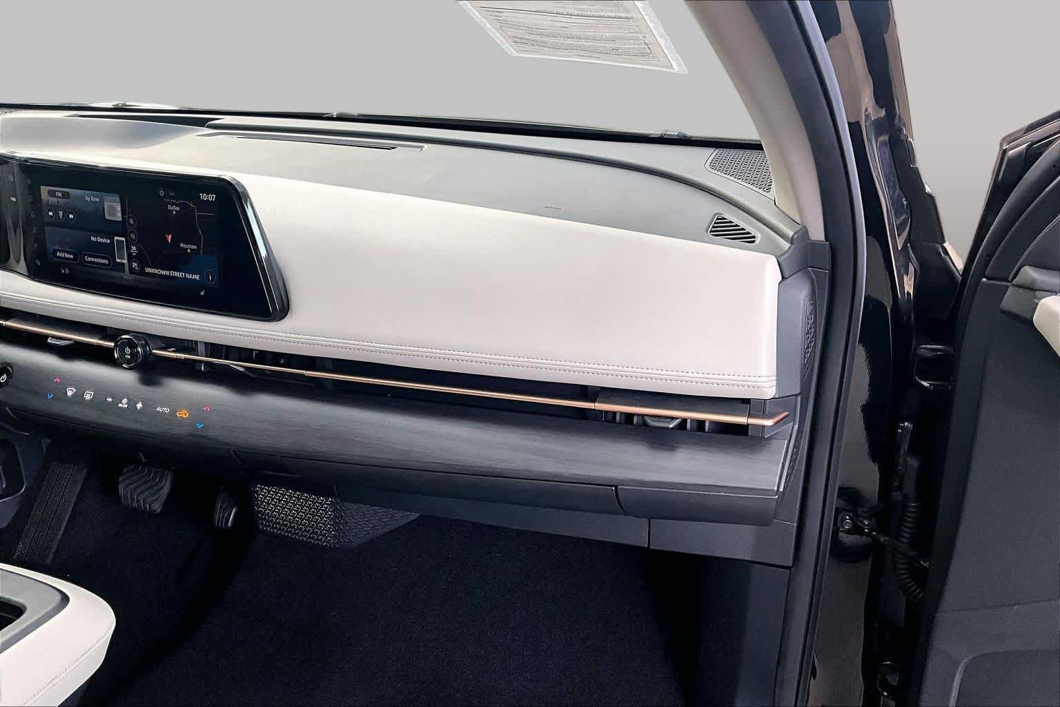 Certified 2023 Nissan Ariya AWD image 18