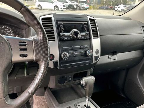 Used 2012 Nissan Frontier SV image 8