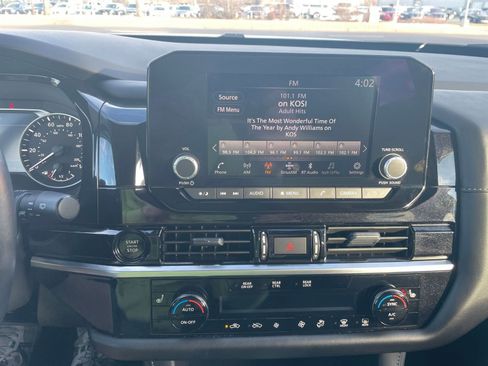 Used 2025 Nissan Pathfinder SV image 18