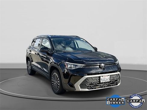 Certified 2025 Volkswagen Taos SE w/ Panoramic Sunroof Package image 1