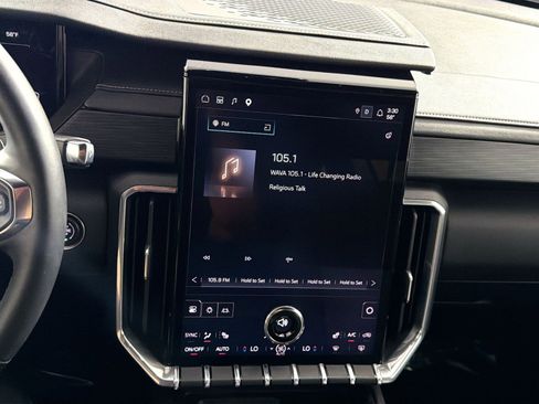 Used 2025 GMC Acadia Elevation image 18