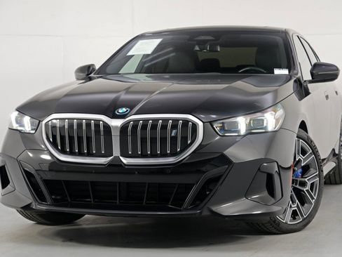 Used 2024 BMW i5 eDrive40i w/ M Sport Package image 3