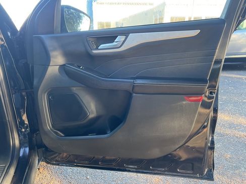 Used 2021 Ford Escape SE w/ SE Sport Appearance Package image 11