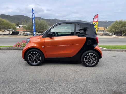 Used 2016 smart fortwo pure RWD image 8