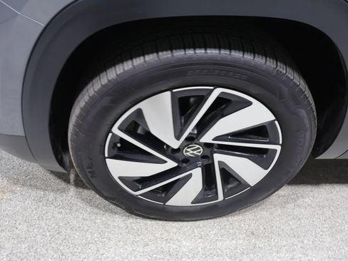 Used 2025 Volkswagen Atlas SE AWD/4WD image 9