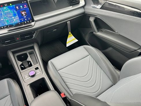 New 2026 Volkswagen Tiguan SE FWD image 11