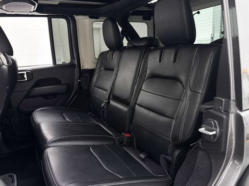 Used 2022 Jeep Wrangler Unlimited Sahara AWD/4WD image 25