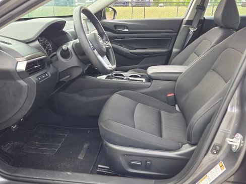 Used 2024 Nissan Altima 2.5 SV FWD image 5