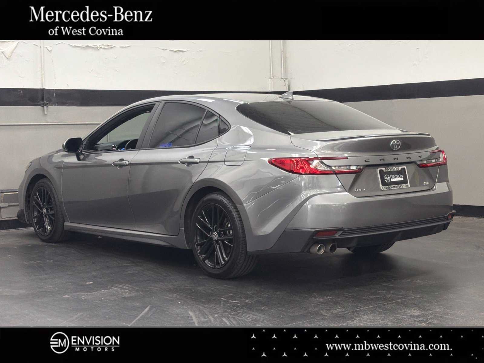 Used 2025 Toyota Camry SE FWD image 9