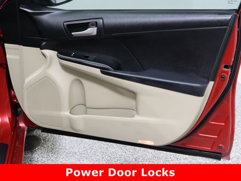 Used 2012 Toyota Camry LE image 32