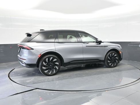 Used 2025 Lincoln Nautilus Reserve w/ Jet Appearance Package image 10