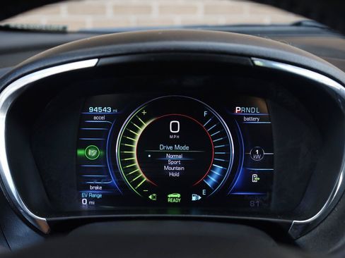 Used 2017 Chevrolet Volt Premier w/ Driver Confidence II Package FWD image 38