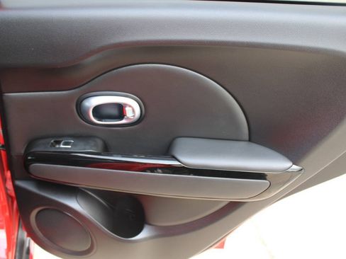 Used 2019 Kia Soul ! FWD image 9