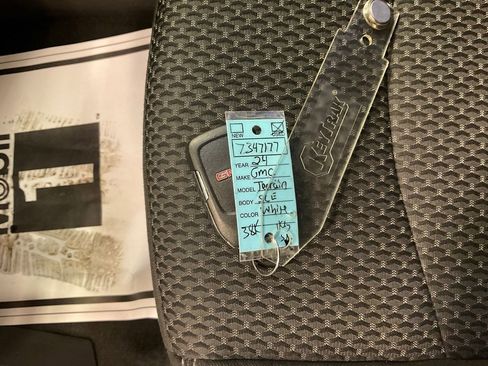 Used 2024 GMC Terrain SLE image 30