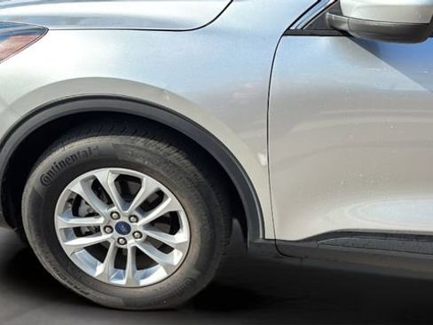 Used 2020 Ford Escape SE image 25