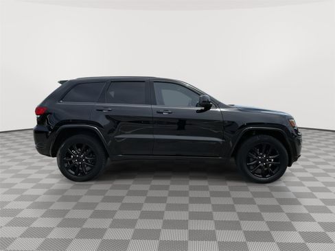 Used 2020 Jeep Grand Cherokee Altitude AWD/4WD image 5