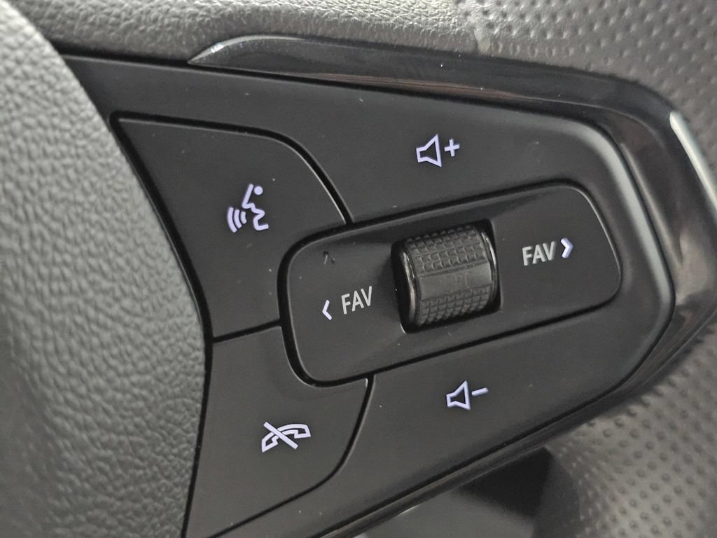 Used 2026 Chevrolet Trax LS w/ LS Convenience Package FWD image 31