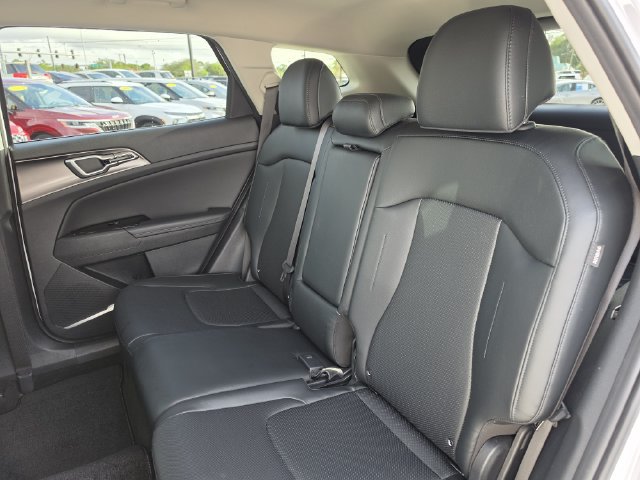Used 2025 Kia Sportage EX FWD image 26