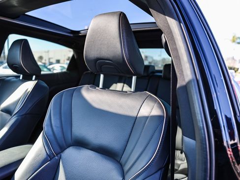 Used 2023 Toyota Crown Limited image 19