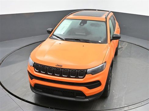 New 2026 Jeep Compass Latitude w/ Sun and Sound Group image 38