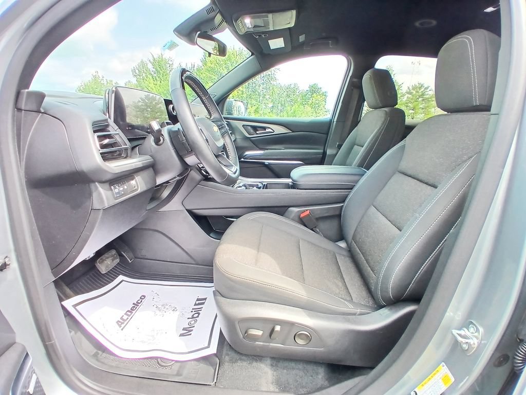 Certified 2025 Chevrolet Traverse LT w/ Enhanced Driving Package FWD image 8
