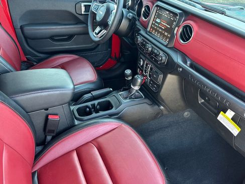 Used 2023 Jeep Wrangler Unlimited Rubicon 4xe image 17