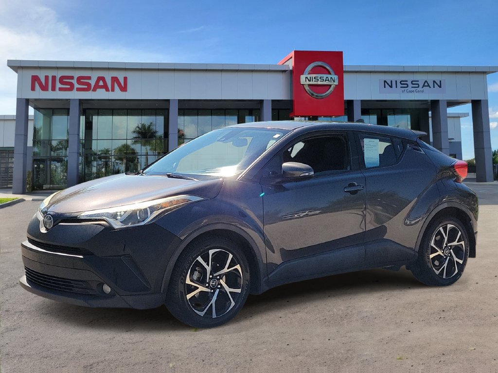 Used 2018 Toyota C-HR XLE FWD image 3