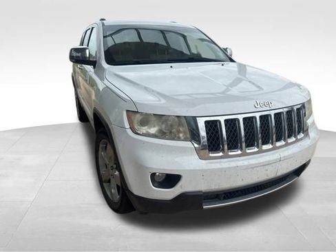 Used 2013 Jeep Grand Cherokee Overland RWD image 3